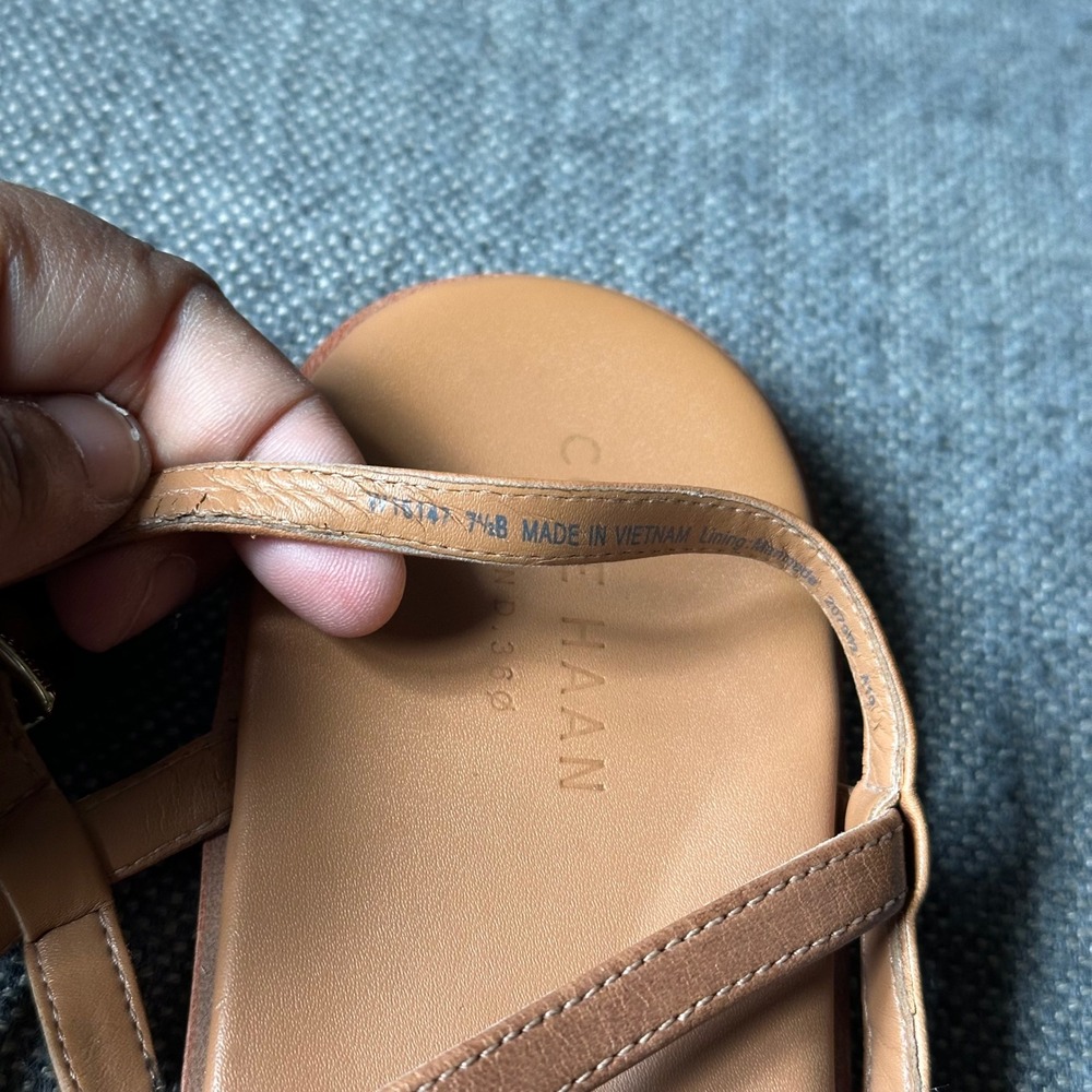 Cole Haan Grand 360 Tan Leather Flat Thong Ankle Strap Sandals
Womens 7.5B - Picture 4 of 6